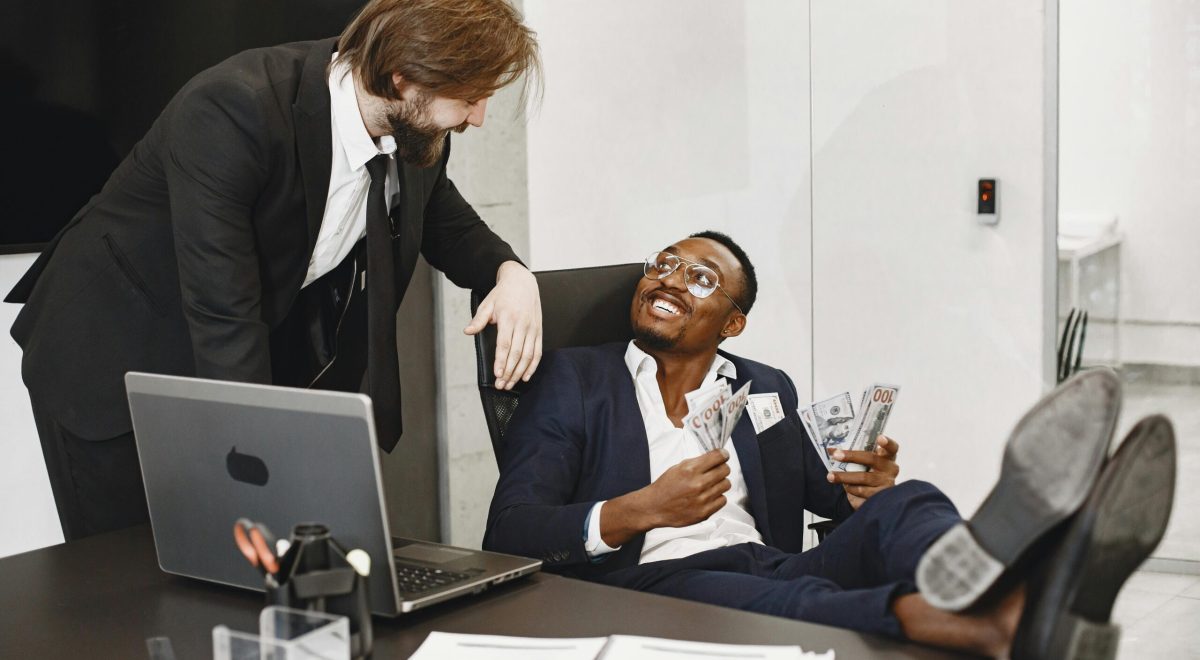 High-Profit Business Ideas for 2026 You Can Start with Little or No Money